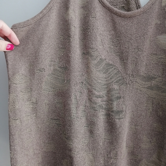 Alo Yoga Pure Distressed Tank Tan Medium - Picture 5 of 15